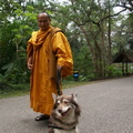felpudo with laotian monk